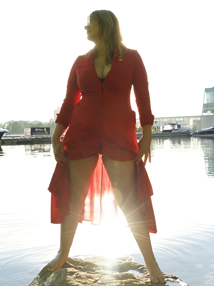 Летиция привлекательная девушка из Голубовки цена от 2500 руб