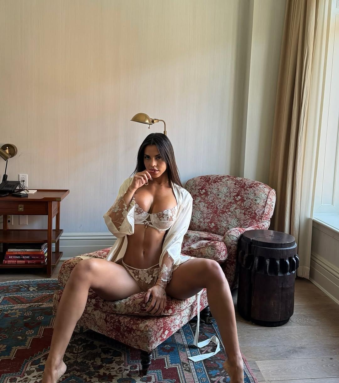 Тоня привлекальеная девушка из Голубовки цена от 8000 руб