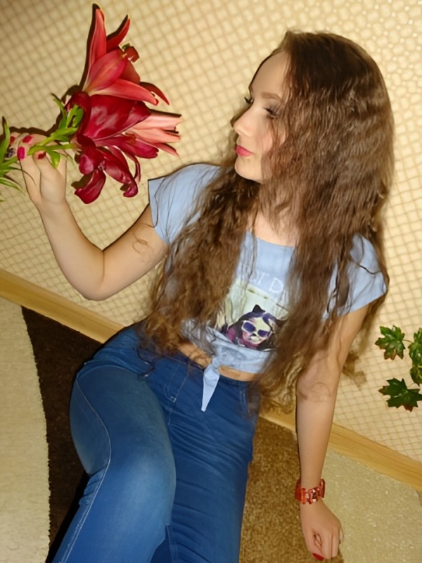 Эмма привлекательная девушка из Голубовки цена от 2500 руб