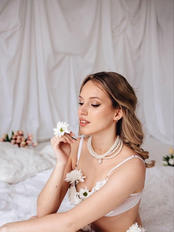 Аня привлекательная девушка из Голубовки цена от 7000 руб